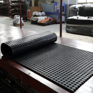 Protiskluzové gumové tlumiče rohoží drenážní gumové podlahové rohože pro hotel